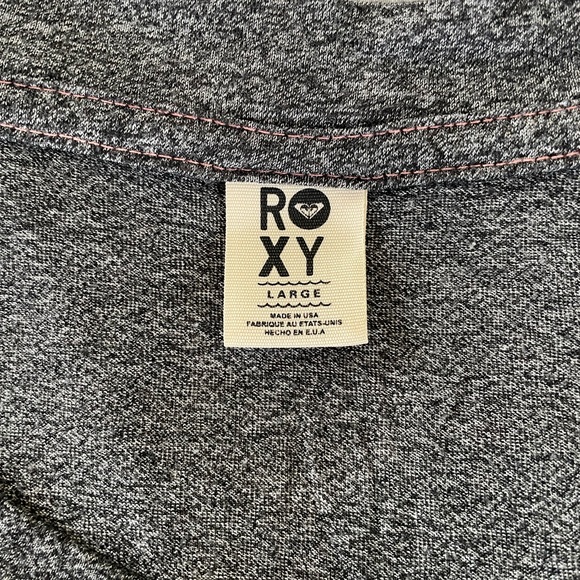 Roxy T-shirt. Size Large. Unique cut bottom and sleeves. - Picture 2 of 4
